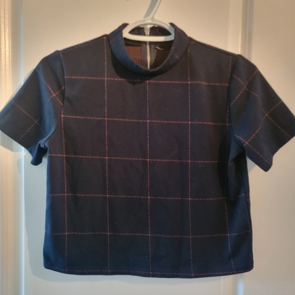 Retro navy and red geo block print tailored mock neck short sleeved crop blouse - Picture 2 of 6